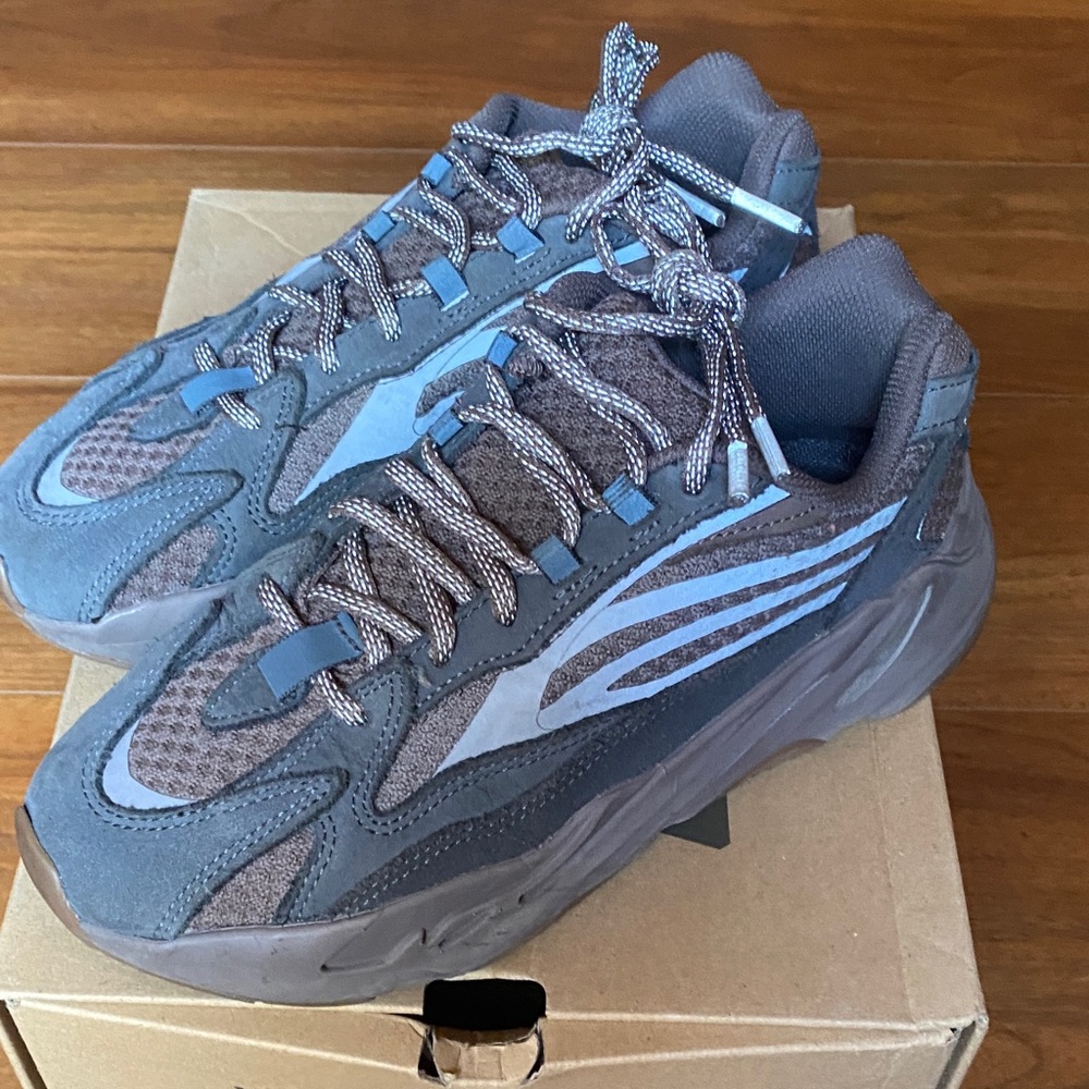 Yeezy Boost 700 v2